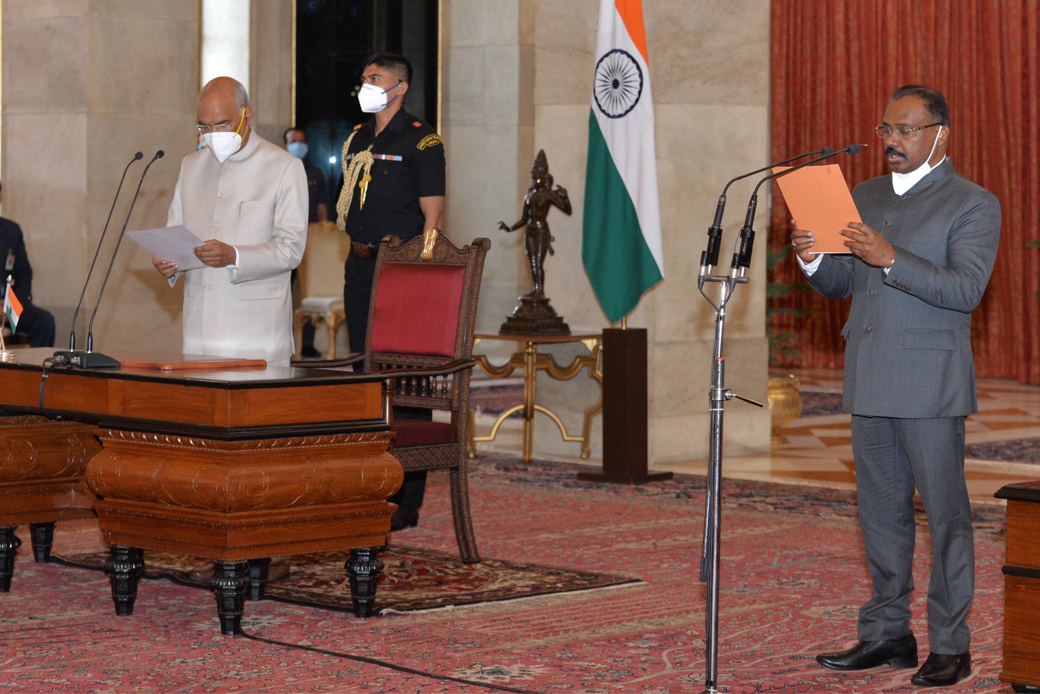 Shri Girish Chandra Murmu sworn in as the Comptroller and Auditor General of India at Rashtrapati Bhavan.